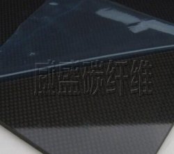 碳纖維復合材料單向?qū)雍习宓闹悄芴匦? title=