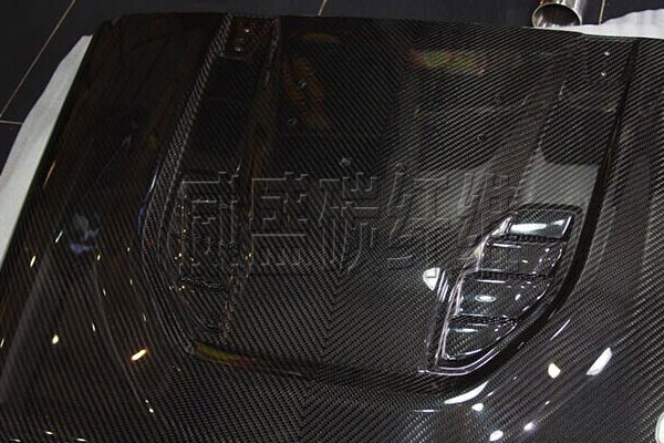 碳纖維發(fā)動機(jī)蓋